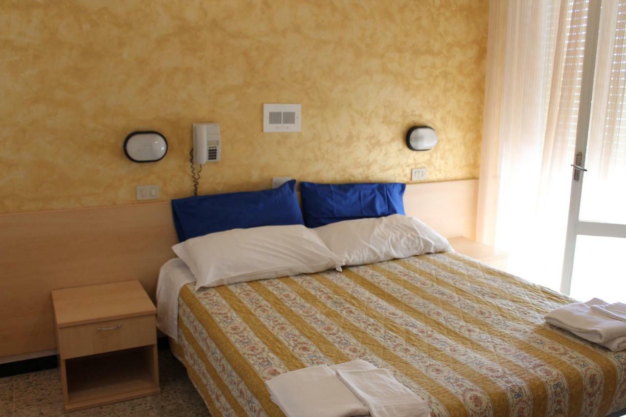 Hotel Loretta Rimini Extérieur photo