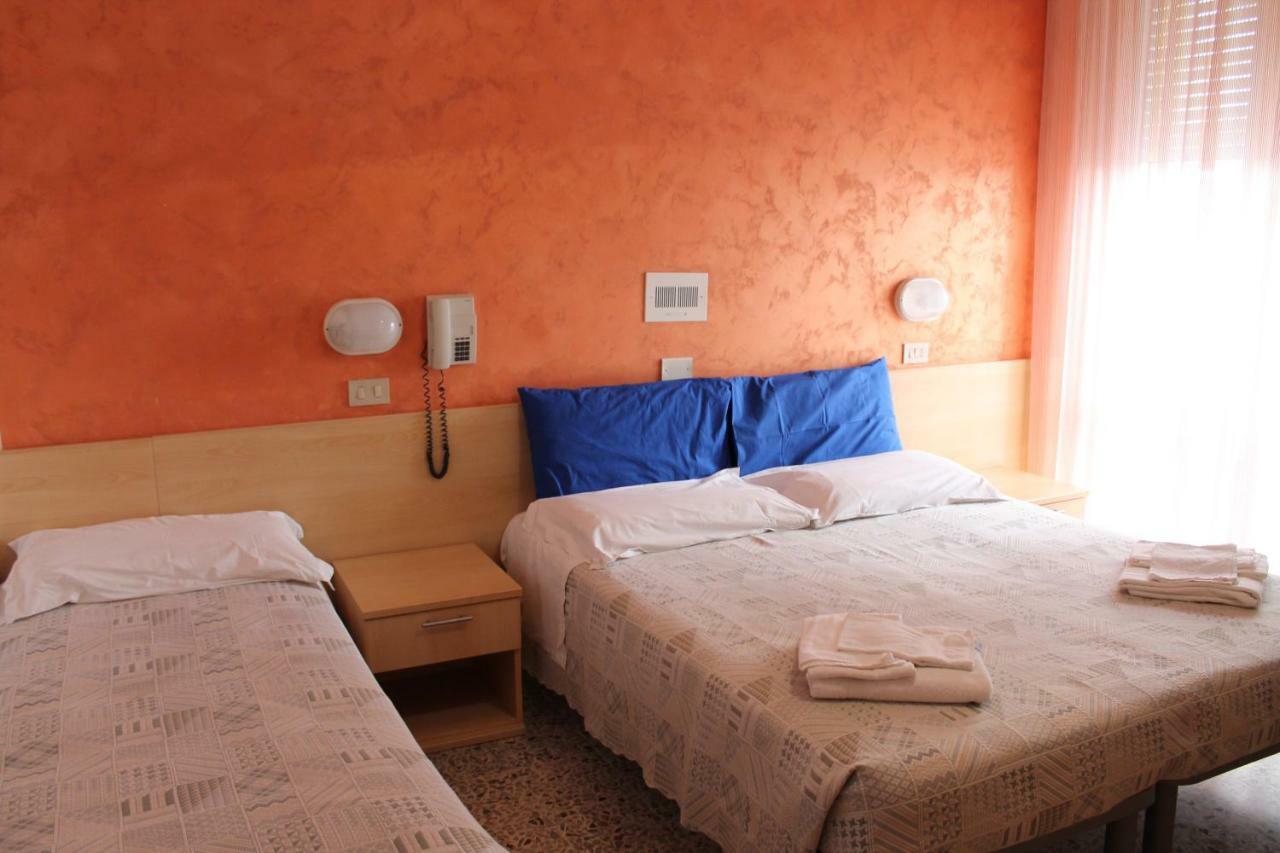 Hotel Loretta Rimini Extérieur photo
