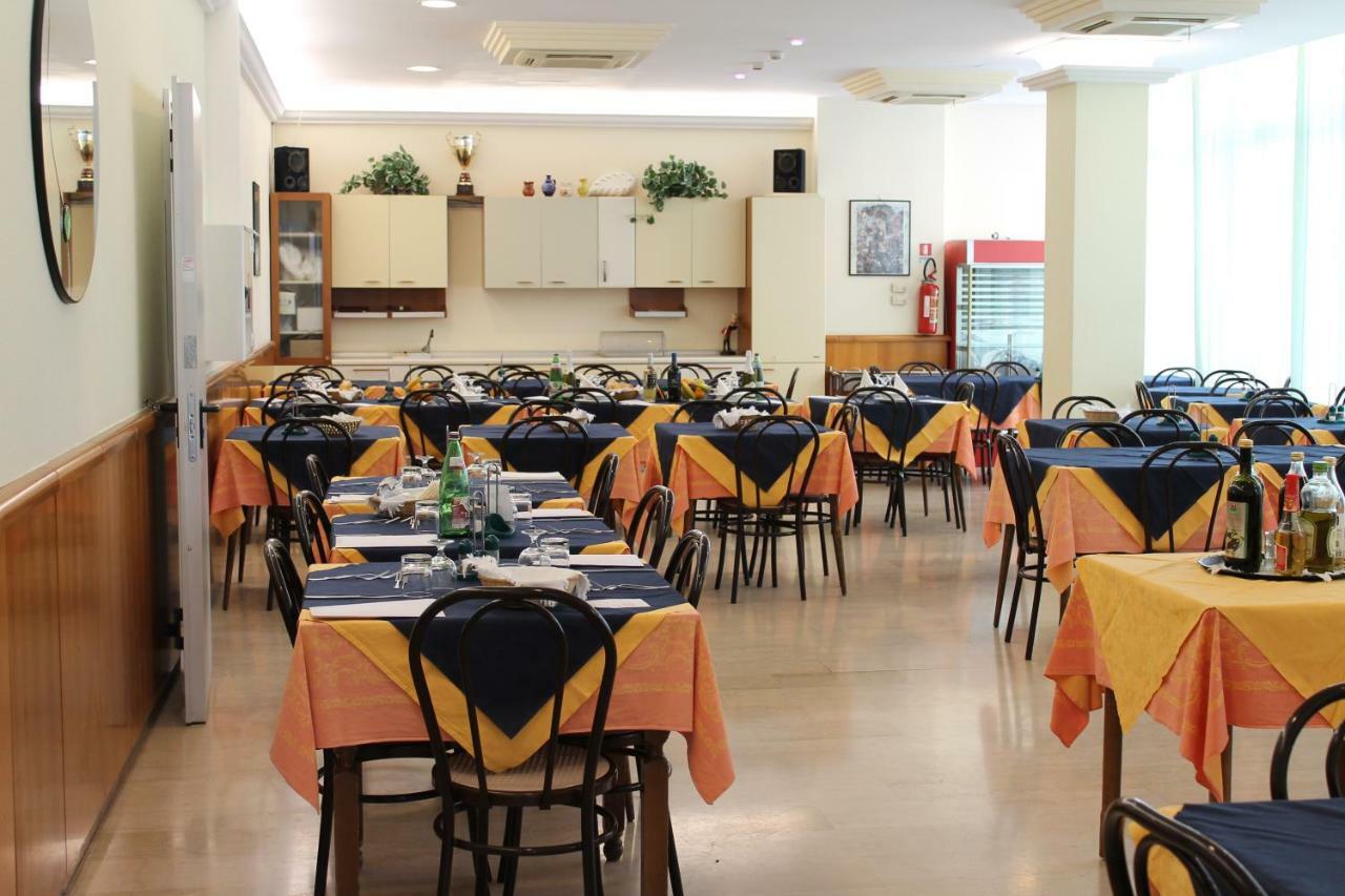 Hotel Loretta Rimini Extérieur photo